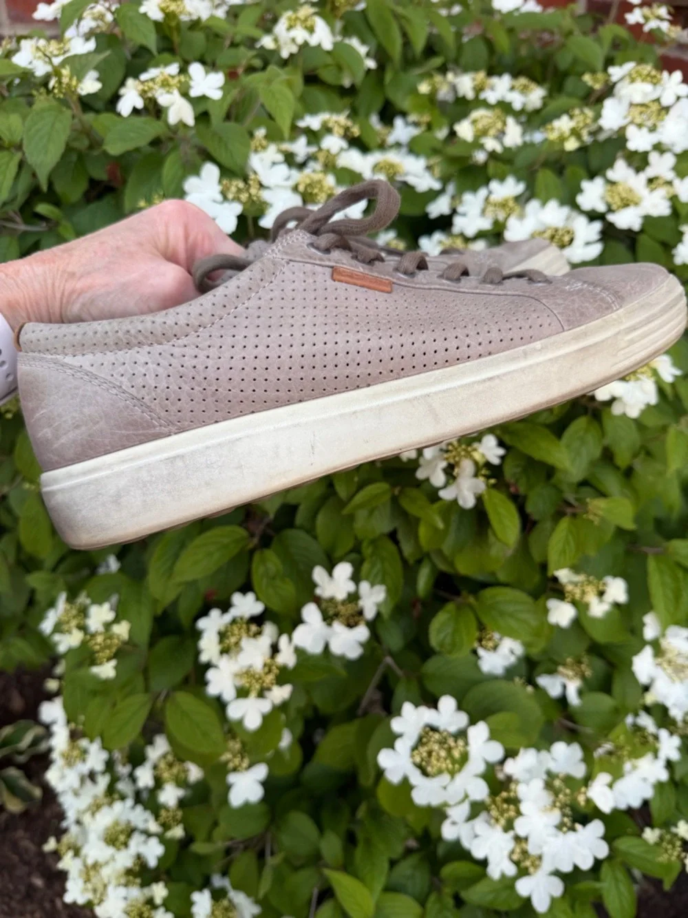 ECCO Men’s Taupe Leather Low Top Sneakers EU 43 US 9-9.5
